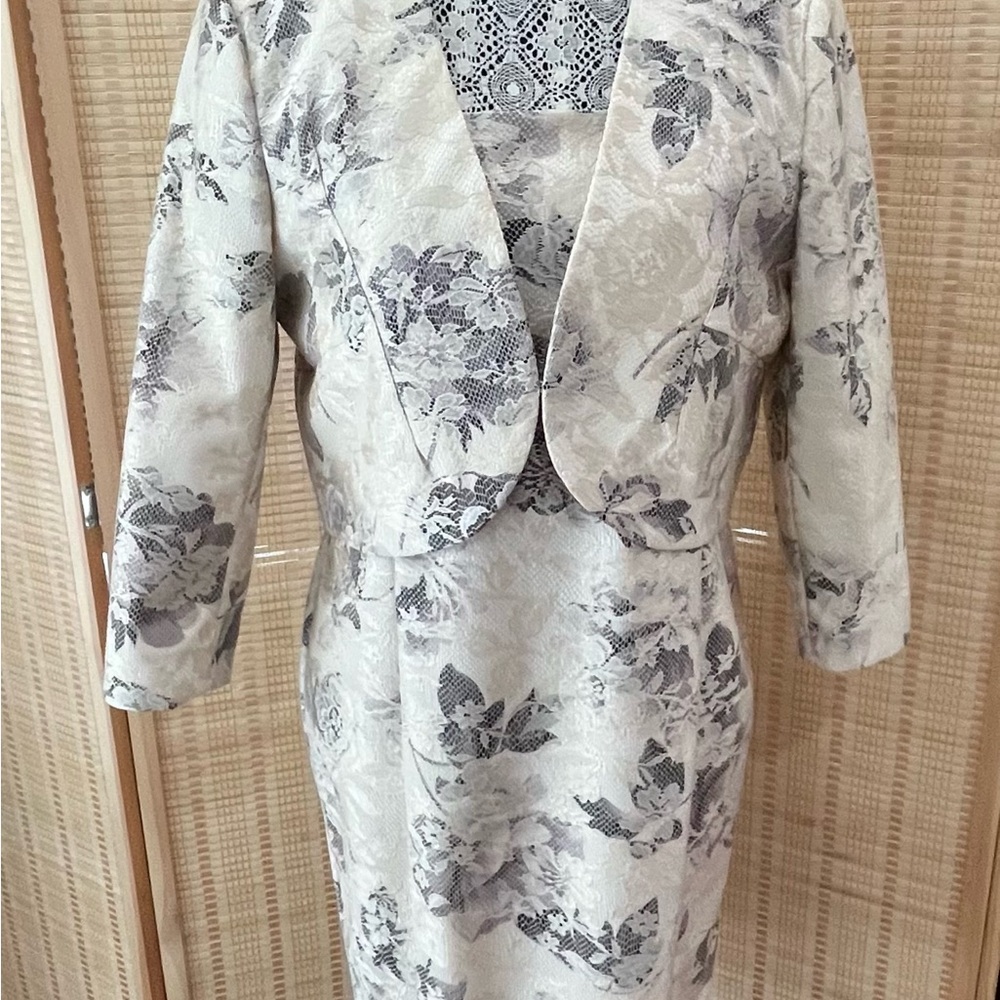 Elegant Linea Floral Lace Wedding/Occasion Jacket Dress